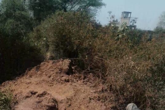 मामनचंद पिता प्यारे लाल की भूमि पर नगर पालिका कर रहा कब्जा- मामनचंद परिवार