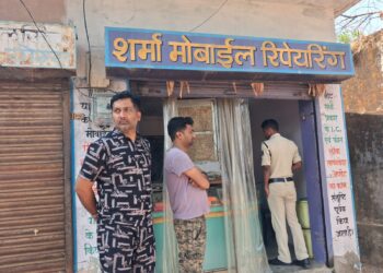 फिर हुआ धरमजयगढ़ में चोरी की वारदात, बीती रात चोरों ने मोबाइल रिपेयरिंग दुकान का ताला तोड़ दिया चोरी को अंजाम