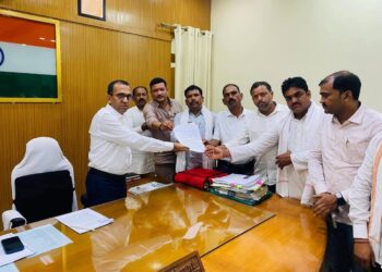 नायब तहसीलदार पर महिला से दुव्र्यवहार का आरोप, कार्यवाही नहीं हुई तो होगा आंदोलन