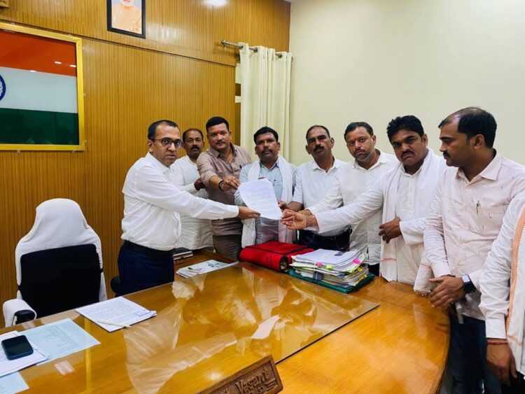 नायब तहसीलदार पर महिला से दुव्र्यवहार का आरोप, कार्यवाही नहीं हुई तो होगा आंदोलन