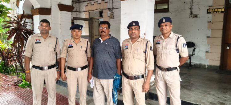 ऑपरेशन क्लीन हंट में रायगढ़ पुलिस को बड़ी सफलता, सहारा इंडिया फ्रॉड का 3 साल से फरार ब्रांच मैनेजर गिरफ्तार