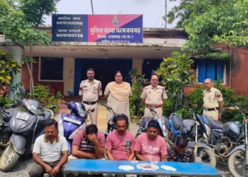 धरमजयगढ़ पुलिस की सक्रियता से जुए का भंडाफोड़, 5 जुआरी गिरफ्तार, जुआ एक्ट के साथ जुआरियों पर प्रतिबंधात्मक कार्रवाई, ऑपरेशन अंकुश के तहत कार्रवाई उदउदा में जुआ फड़ पर धरमजयगढ़ पुलिस का छापा, 5 जुआरियों से नगद 17,650 और 8 दोपहिया वाहन जब्त, अवैध गतिविधियों पर पुलिस की निगाह, जुआ-सट्टा, अवैध शराब पर सख्त कार्रवाई जारी रहेगी— एसएसपी शशि मोहन सिंह