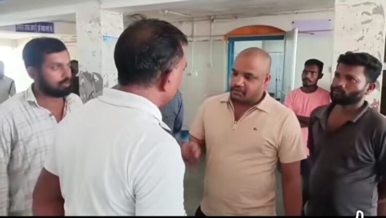 क्या धरमजयगढ़ की स्वास्थ्य व्यवस्था हो गई है नेतृत्वविहीन? सिविल अस्पताल की बदहाल व्यवस्था पर मंडल महामंत्री ने बीएमओ को सुनाई खरी-खोटी