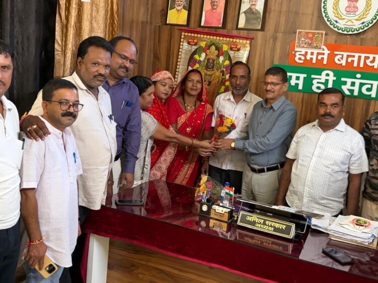 भाजपा मंडल पदाधिकारियों ने अधिकारियों से की परिचयात्मक भेंट-मुलाकात, शासन की योजनाओं पर हुई चर्चा