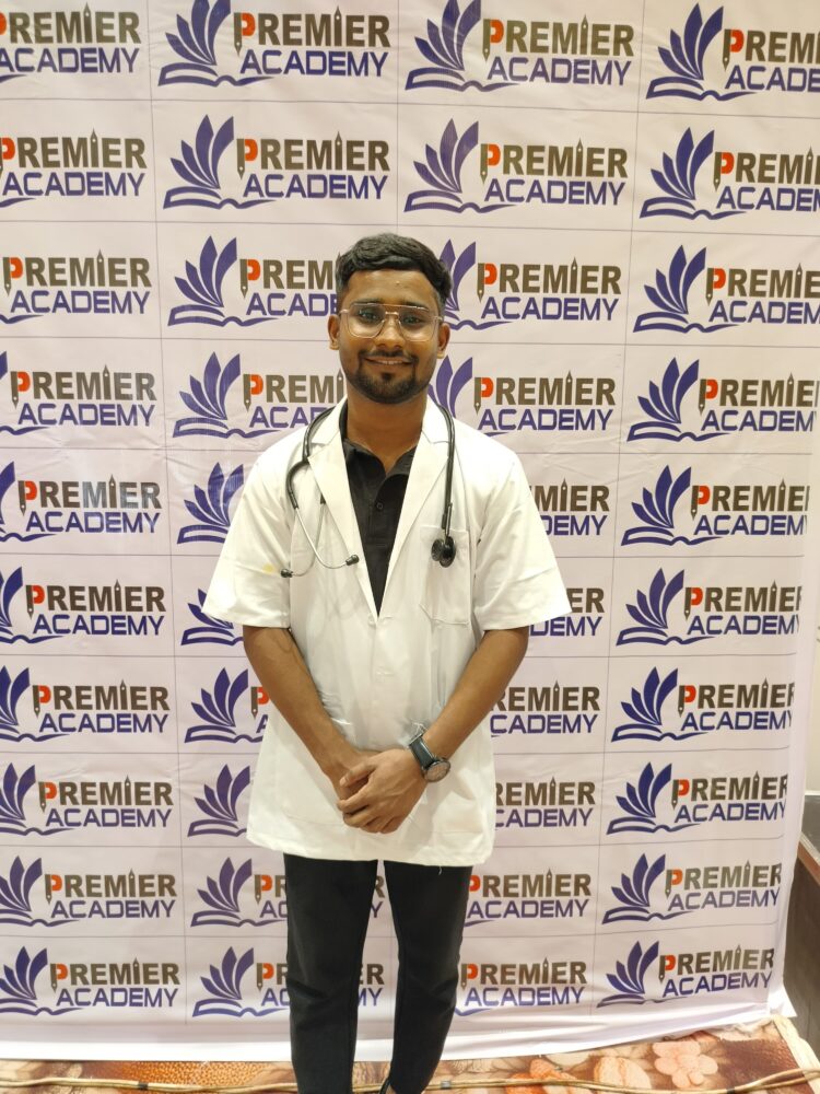 महिपेंद्र रात्रे ने 20 वर्ष की उम्र में NEET में सफलता हासिल कर MBBS सीट प्राप्त की, क्षेत्र का बढ़ाया मान