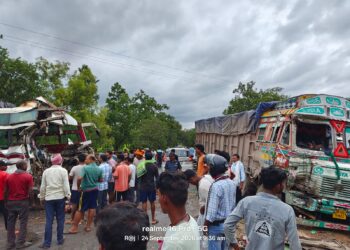 ब्रेकिंग न्यूज:- पूर्णागिरी बस और ट्रक में आमने-सामने जोरदार टक्कर, कई घायल