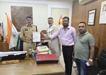 सरगुजा व अंबिकापुर में पत्रकारों और एक्टिविस्टों की सुरक्षा हेतु अखिल भारतीय पत्रकार सुरक्षा समिति ने एसपी बिलासपुर को सौंपा ज्ञापन