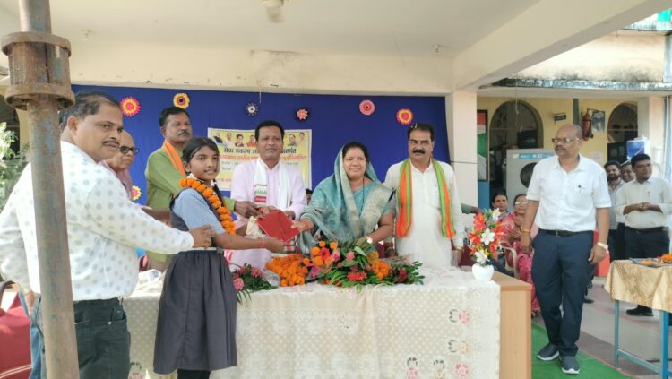 सेवा संकल्प अभियान के तह्त स्वामी आत्मानंद स्कूल में विकासखंड स्तरीय भाषण एवं चित्रकला प्रतियोगिता का आयोजन