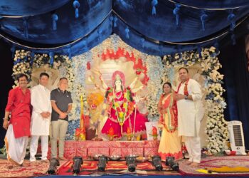 भक्तों पर बरस रही है मां की कृपा, माता के दर्शन करने प्रतिदिन उमड़ रहा भक्तों का जन सैलाब … दुल्हन की तरह सजे हुए 30 से अधिक पाण्डालों में विराजी मां दुर्गा